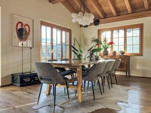 Fotografija v galeriji nastanitve Chalet Vista dal Dragun by Interhome v mestu Laax