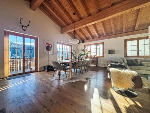 Predel za sedenje v nastanitvi Chalet Vista dal Dragun by Interhome
