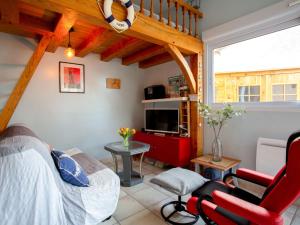 TV a/nebo společenská místnost v ubytování Holiday Home Fleur d'été by Interhome