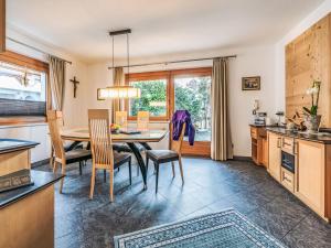 Η κουζίνα ή μικρή κουζίνα στο Holiday Home Heimatliebe by Interhome