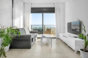 Posezení v ubytování Luxury Suite Apartment With Sea View #56 By Hashdera Eilat