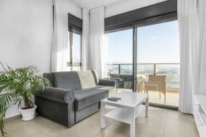 Posezení v ubytování Luxury Suite Apartment With Sea View #56 By Hashdera Eilat
