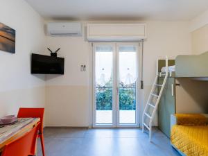 Μια τηλεόραση ή/και κέντρο ψυχαγωγίας στο Apartment Il Piccolo Ulivo by Interhome