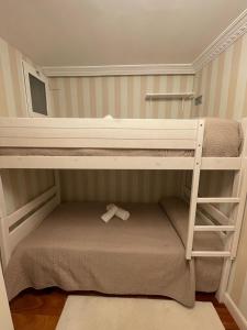 Voodi või voodid majutusasutuse Alojamientos Rooms Catamarán toas