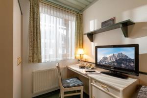 TV a/nebo společenská místnost v ubytování Pension Garni Appartement Ortner