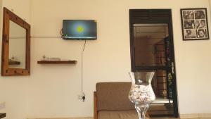 TV a/nebo společenská místnost v ubytování Rosa Negra Uganda