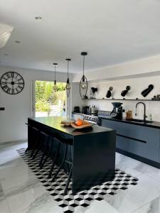 Imagen de la galería de Havre de paix avec jacuzzi et jardin à pied du centre-ville, en Vence