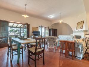 Posezení v ubytování Villa La Conchiglia by Interhome