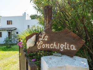 a sign that says el conchico on a fence at Villa La Conchiglia by Interhome in Villasimius