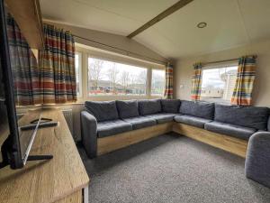 Istumisnurk majutusasutuses Homely 8 Berth Caravan At Dovercourt Holiday Park, Essex Ref 44201H