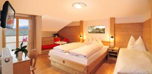 Postel nebo postele na pokoji v ubytování Stocknerhof