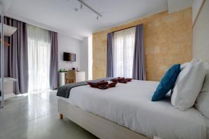 Katil atau katil-katil dalam bilik di Kirxa Rooms and Suites