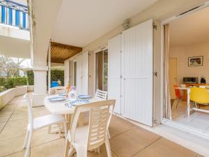 Et opholdsområde på Apartment Parc de Pontaillac-32 by Interhome