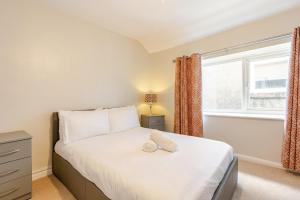 a bedroom with a bed and a window at Hummingbird House in Cockermouth