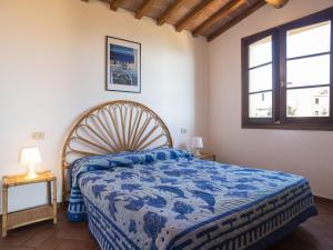 En eller flere senge i et værelse på Apartment Borgo Patresi-2 by Interhome