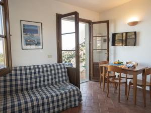 Et opholdsområde på Apartment Borgo Patresi-2 by Interhome + 13 billeder