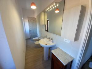 Ένα μπάνιο στο Apartment Maria-Teresa-2 by Interhome +10 φωτογραφίες
