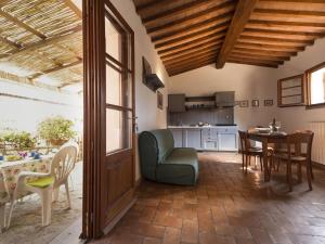 Et opholdsområde på Apartment Borgo Patresi-1 by Interhome + 18 billeder