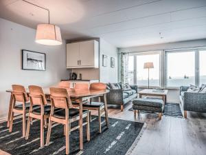 Ruang duduk di Apartment Trillevallen 4 by Interhome