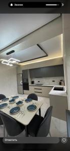 Η κουζίνα ή μικρή κουζίνα στο Коттедж