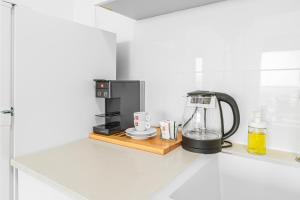 Luxury Suite Apartment With Sea View #55 By Hashdera Eilat的厨房或小厨房