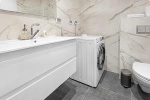 Luxury Suite Apartment With Sea View #55 By Hashdera Eilat的一间浴室