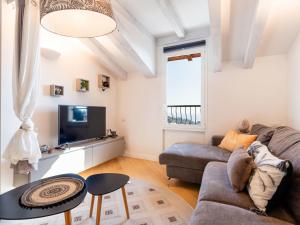 Et tv og/eller underholdning på Apartment Paradise View by Interhome