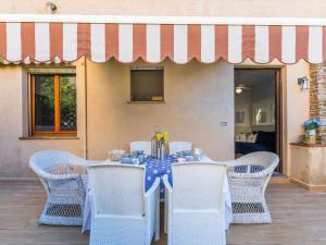 Patio nebo venkovní prostory v ubytování Apartment La Conchiglia by Interhome