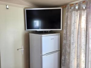 Cucina o angolo cottura di NORDSEE GLAMPING MobilheimChaletStacaravan 2329