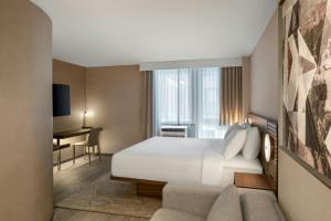 Ένα ή περισσότερα κρεβάτια σε δωμάτιο στο AC Hotel by Marriott Old Montreal +42 φωτογραφίες