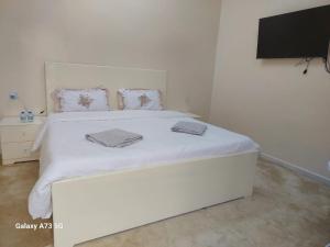 Letto o letti in una camera di HAWAKOM JABAL SHAMS REST house