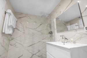 Luxury Suite Apartment With Sea View #64 By Hashdera Eilat的一间浴室