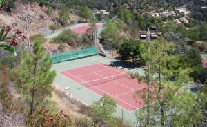 an aerial view of a tennis court on a hill at Loucasa Location les Issambres in Les Issambres
