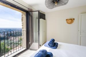 Ένα ή περισσότερα κρεβάτια σε δωμάτιο στο Maison Balma +25 φωτογραφίες