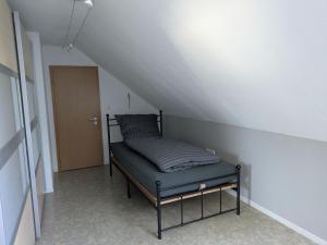 Postel nebo postele na pokoji v ubytování Ferienwohnung Stollburgblick