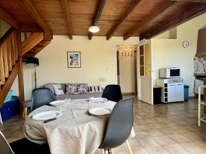 a dining room with a table and chairs and a kitchen at Appart 2 Pièces mezzanine 4 couchages ARGELES SUR MER AR090-010 in Argelès-sur-Mer +8 photos