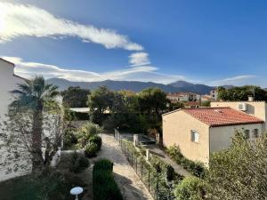 an aerial view of a house and a garden at Appart 2 Pièces mezzanine 4 couchages ARGELES SUR MER AR090-010 in Argelès-sur-Mer
