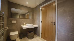 Ένα μπάνιο στο Polo Lodge - Coates, Cirencester +20 φωτογραφίες