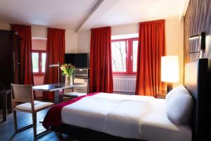 TV a/nebo společenská místnost v ubytování Hotel Adele am Alex