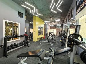 Fitness centrum a/nebo fitness zařízení v ubytování Cosmopolitan Hotel