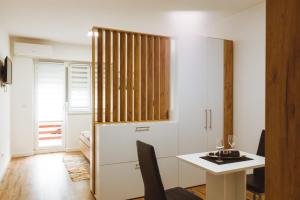 TV a/nebo společenská místnost v ubytování Apartman Sidro