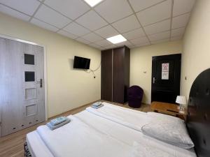 Posteľ alebo postele v izbe v ubytovaní ETNA - Hostel -Noclegi Rzeszów 24 Pokoje