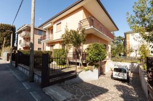 Το κτήριο όπου στεγάζεται  η παραθεριστική κατοικία