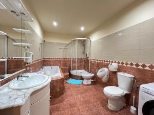 Kúpeľňa v ubytovaní ETNA - Hostel -Noclegi Rzeszów 24 Pokoje