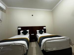 Hotel alras line Suites客房内的一张或多张床位