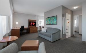 Uma TV ou centro de entretenimento em L'Appartement Hôtel