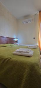 Postel nebo postele na pokoji v ubytování Hotel Ristorante La Decanata