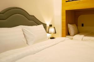 Postel nebo postele na pokoji v ubytování Ngọc Minh Châu Hotel
