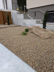 Fotografie z fotogalerie ubytování Gemütliche EG Wohnung nahe DAA, Würzburg, A3, A7, A81, in Fuchsstadt v destinaci Reichenberg