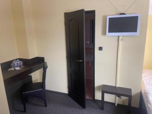TV in/ali zabaviščno središče v nastanitvi Hotel Lovecký zámeček Orion